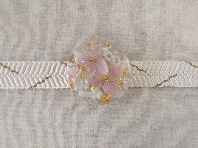 紫陽花を樹脂に閉じ込めた帯留め(ピンク)の画像1枚目