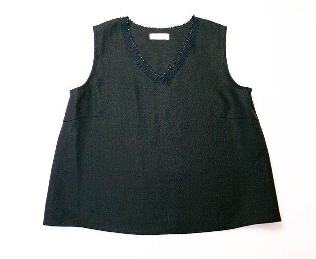 レースとブラックリネンのシンプルタンクトップ 【Vネック・コットンレース・ビーズ刺繍】の画像1枚目
