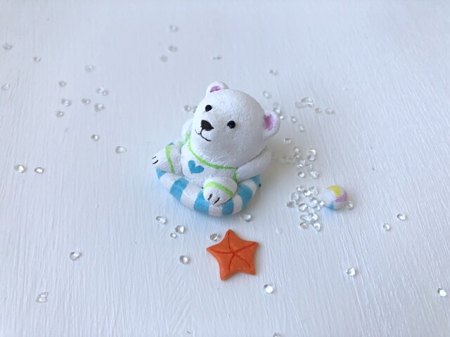 ハンドメイド　シロクマの親子と雪の結晶のストラップ　ファスナーチャームにも変更可 シロクマ／ちょこんと氷乗りストラップ – SUNHOSEKI