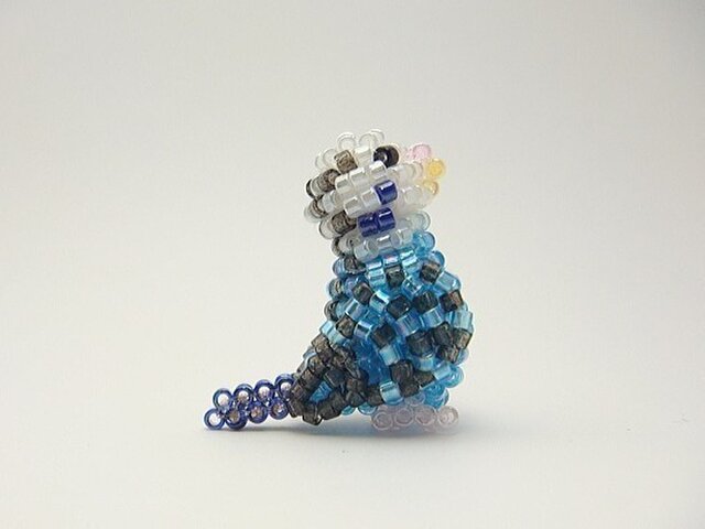 オパーリンセキセイインコのビーズブローチの画像1枚目