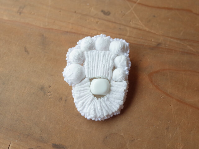 布プリーツブローチ pli poi bbbの画像1枚目