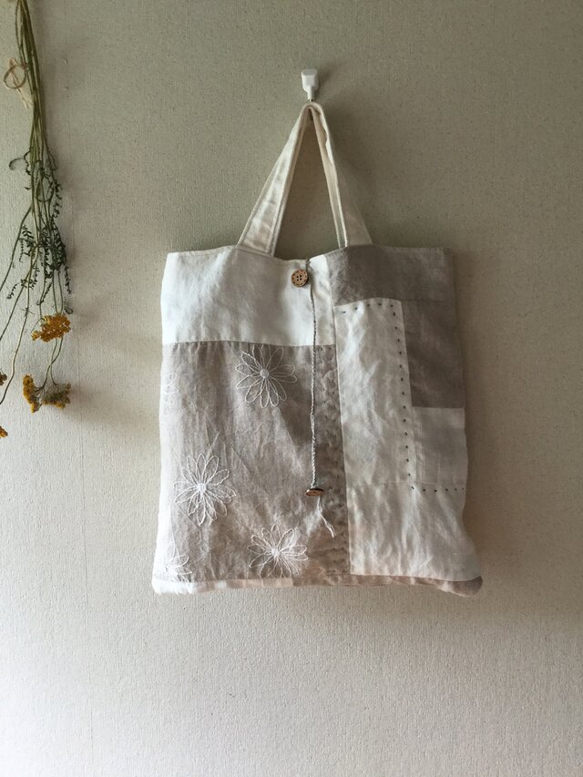 リネンのナチュラルなバッグ