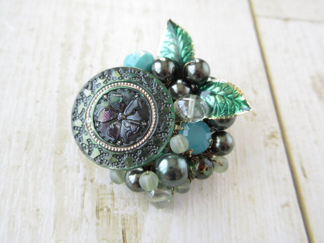 Brooch チェコガラスボタン 葉っぱ(K0927)の画像1枚目