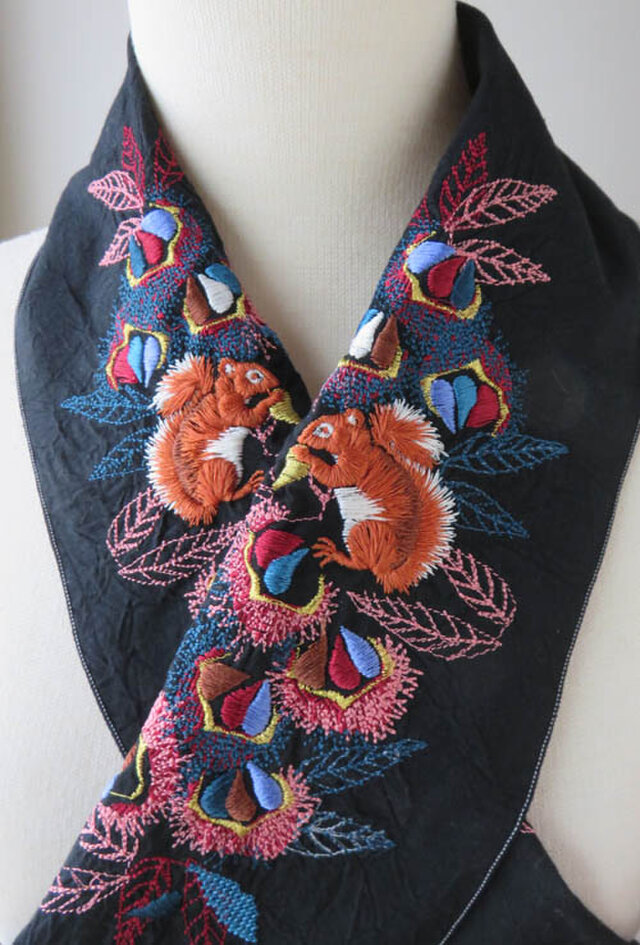 半襟・刺繍半襟・栗鼠と栗 | iichi ハンドメイド・クラフト作品・手仕事品の通販