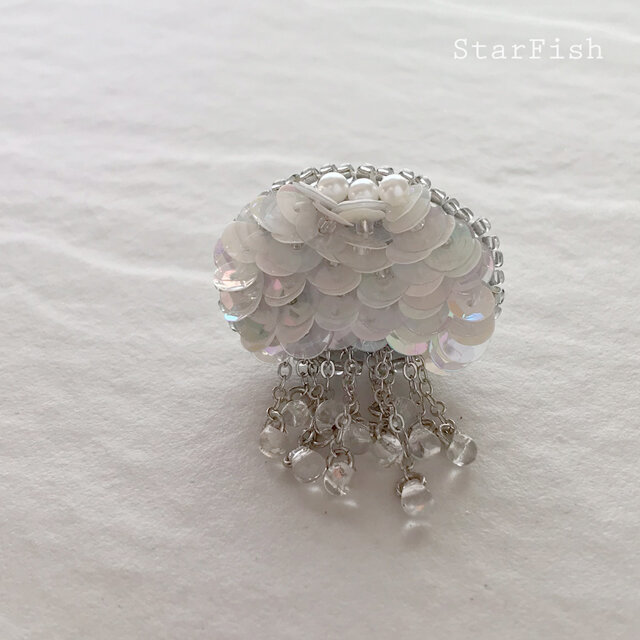 L5【Jellyfish】クラゲ 海月 ビーズ刺繍 ブローチ | iichi