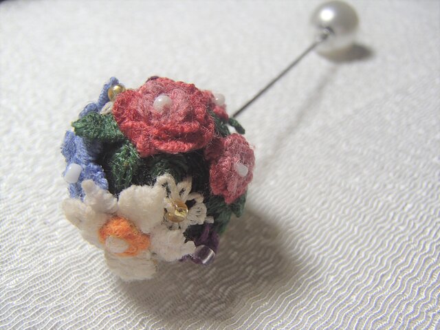 3D手刺繍/花のピンブローチの画像1枚目