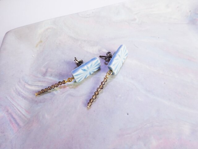 彫モヨウの スクエアpierce/earring( スモーキークオーツ)の画像1枚目