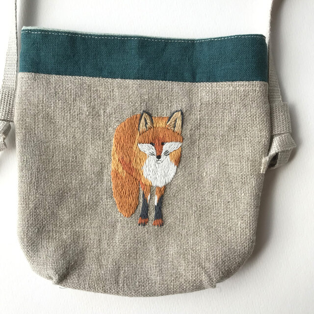 キツネの刺繍サコッシュバッグ | iichi ハンドメイド・アンティーク