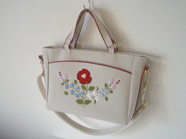 花刺繍のショルダーバッグの画像1枚目
