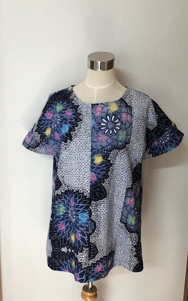 ☆浴衣フリル袖ブラウス　虹色花柄♪