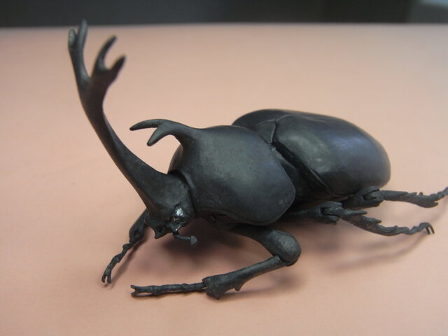 カブトムシ実物大（シルバー） | iichi 日々の暮らしを心地よく