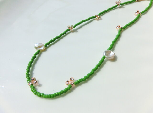 peace necklace -green & pearl-の画像1枚目