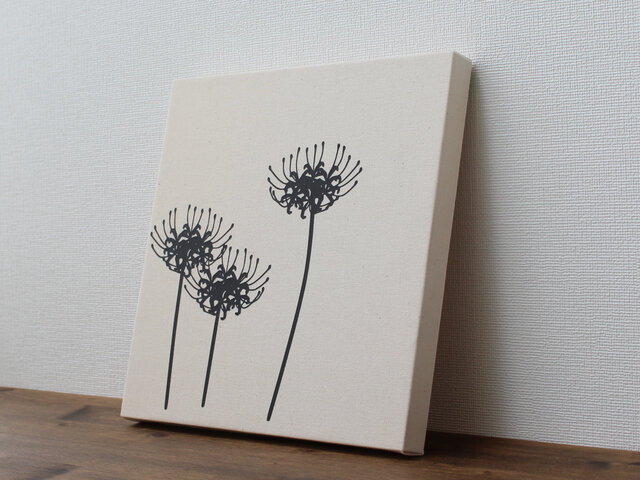 彼岸花のファブリックパネル M-405◇生成/黒 | iichi 日々の暮らしを