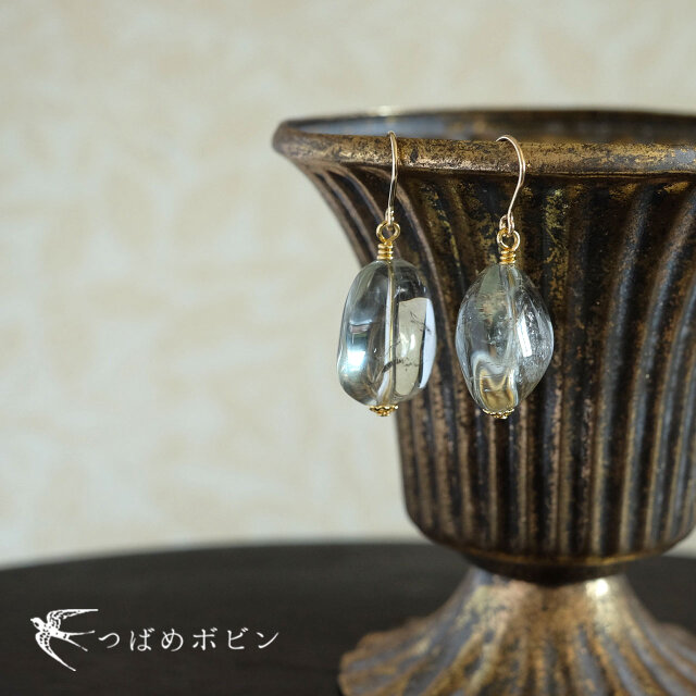 天然石の揺れるひと粒ピアス◎グリーンアメシスト/01の画像1枚目