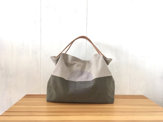 刺繍入り秋色鞄の画像1枚目