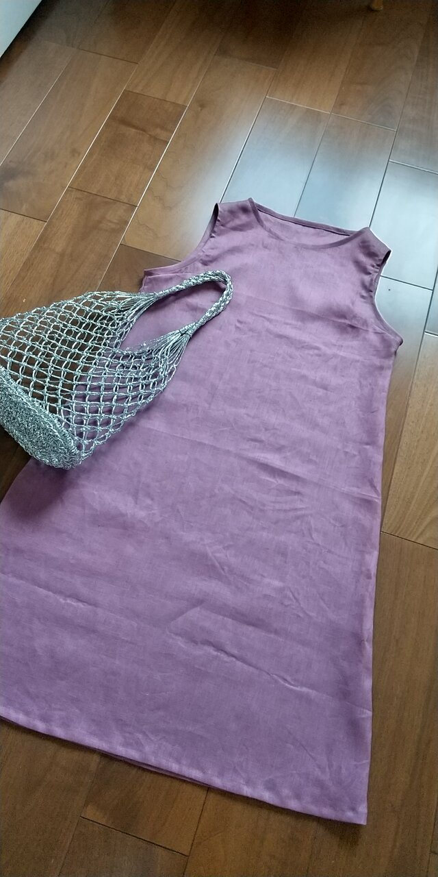 ローズカラーのリネンワンピース