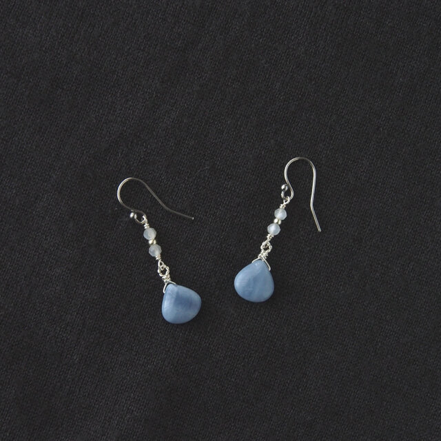White-Blue Pierce(ブルーオパール×ホワイトムーンストーン)の画像1枚目