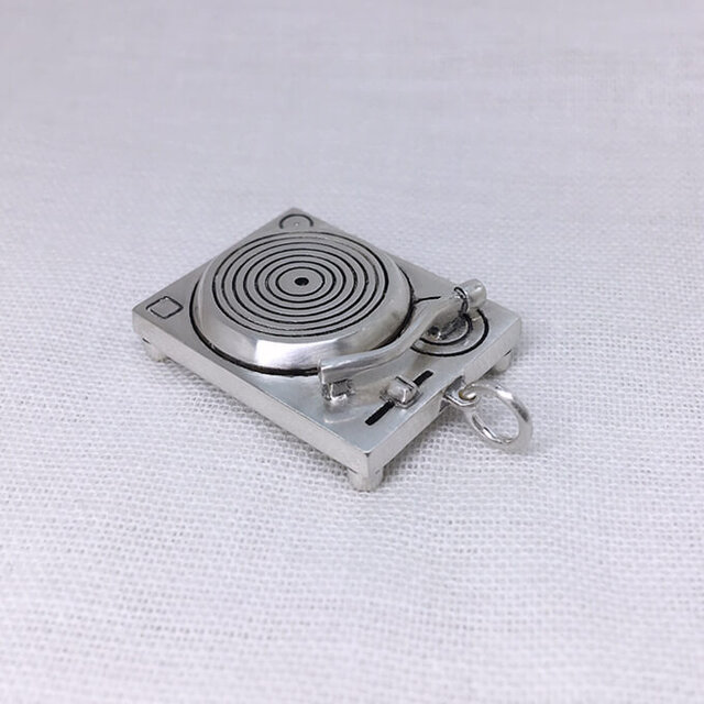 ターンテーブルのペンダントトップの画像1枚目