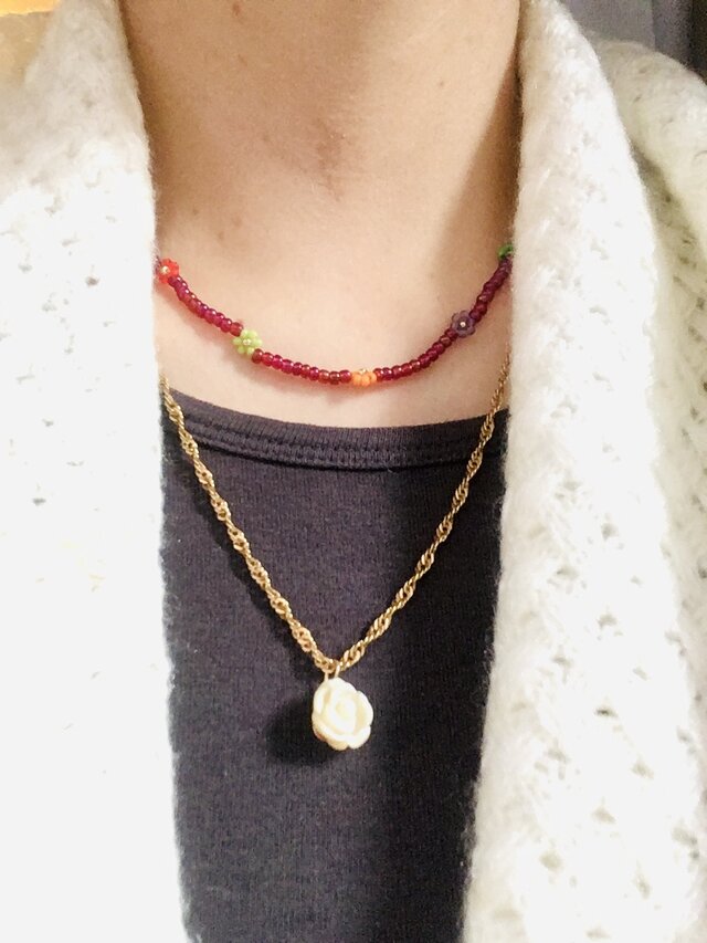 シードビーズお花ネックレス　レッド