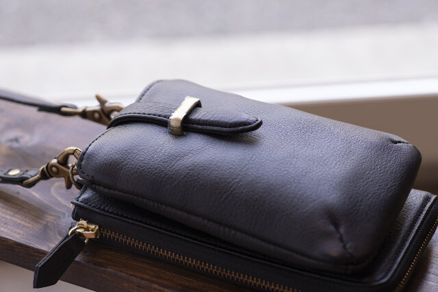 お財布ショルダー ブラック 縦型 お財布ポシェット スマホケース 本革