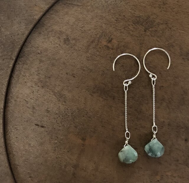 【限定1点】emerald*silver*pierceの画像1枚目