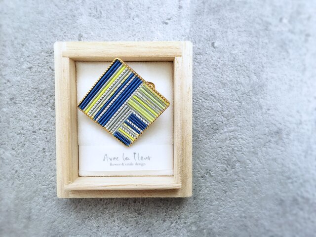 水引スクエアブローチ（オーシャン） | iichi 日々の暮らしを心地よく