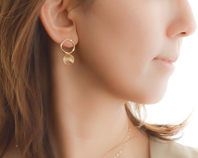 Mobius Strip Pierce(gold)/earringの画像1枚目