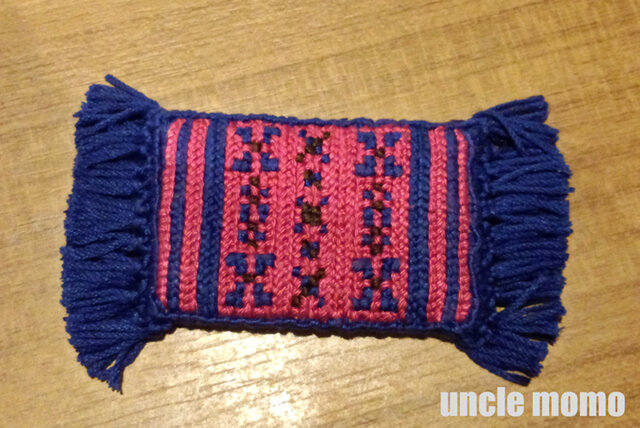 ドール用ツヴィスト刺繍のラグ(玄関・ルームマット)N&RP 1/12ミニチュア・ファブリックの画像1枚目