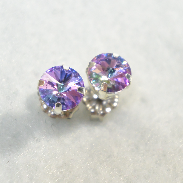 スワロフスキー・リボリのピアス（6mm・ヴィトレイルライト）