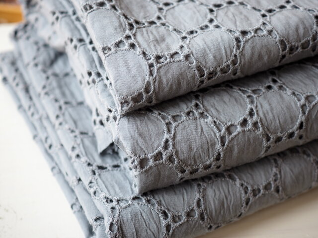 秋マスク コットン レース生地 薄手 135cm巾50cm 送料無料 サークル グレー Iichi ハンドメイド クラフト作品 手仕事品の通販