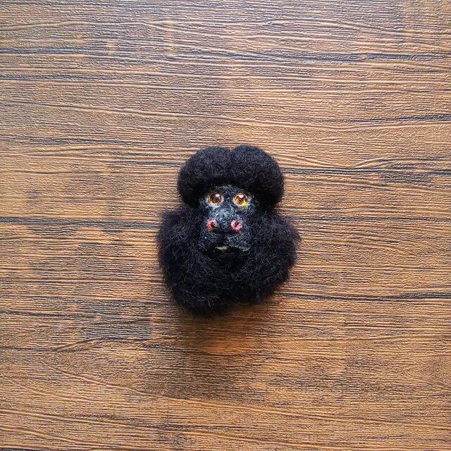 ヒゲサキの顔ブローチの画像1枚目