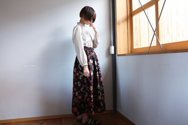 アンニュイ花柄ロングスカート コットンリネンの画像1枚目