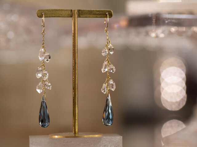 ティルグリーンクォーツとハーキマーダイヤモンドのロングピアス/18金YGの画像1枚目
