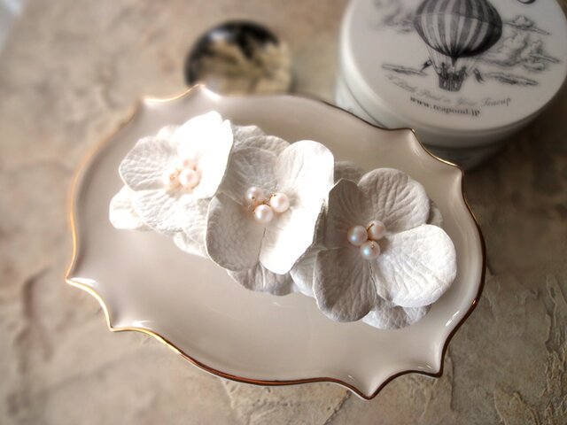 フラワーモチーフのバレッタ □ フェイクレザー BIG FLOWER