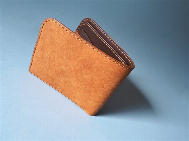 イタリアンレザーの二つ折り財布（キャメル×ブラウン） | iichi 日々の