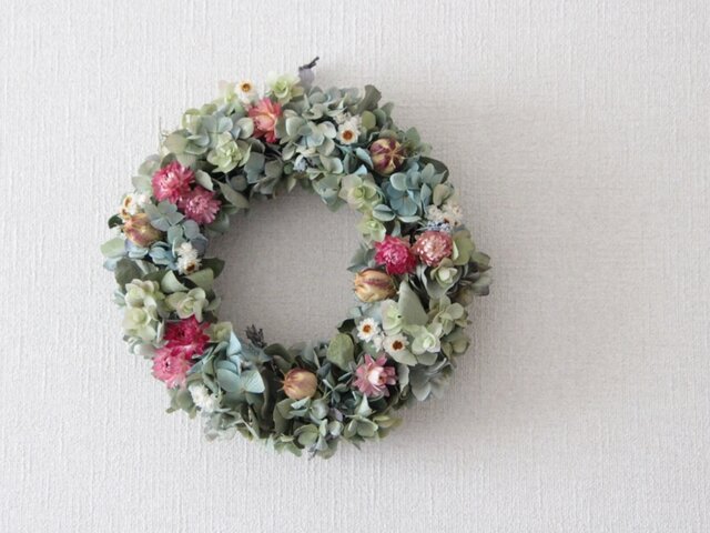 秋色紫陽花とヘリクリサムのリース | iichi 日々の暮らしを心地よく