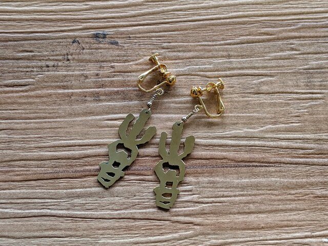 自分へのご褒美ギフトに】書家のかいた文字で作った個性派 真鍮ピアス