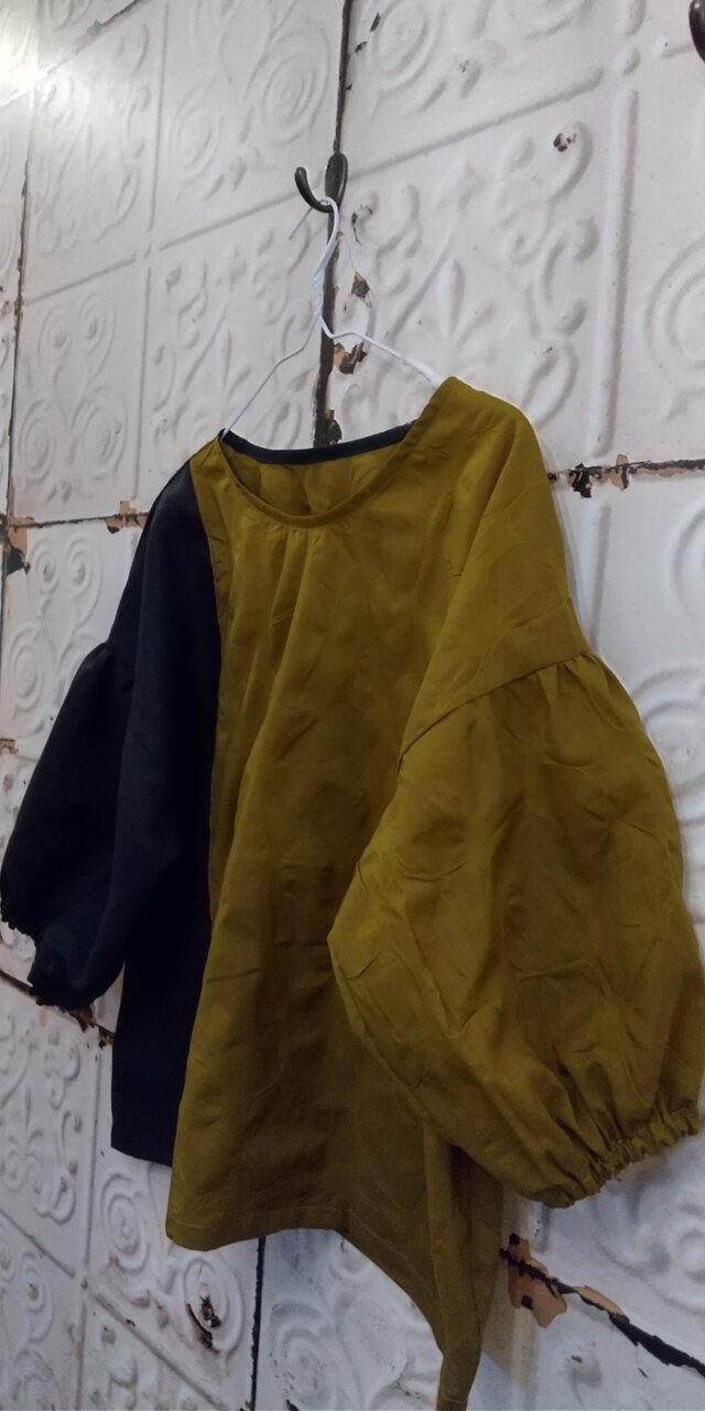 ポコポココットンとリネンのバイカラートップス