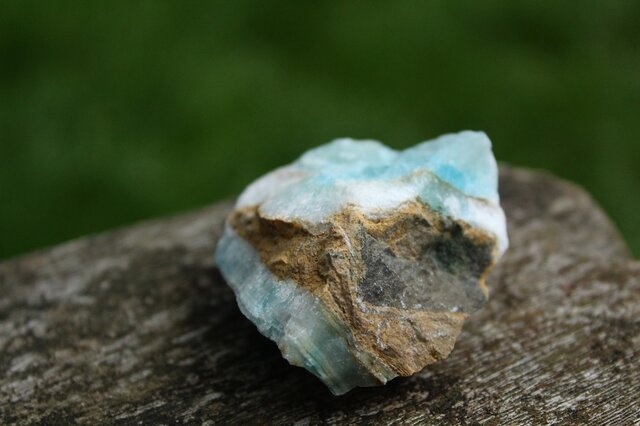 ヘミモルファイト 原石 | iichi 日々の暮らしを心地よくする