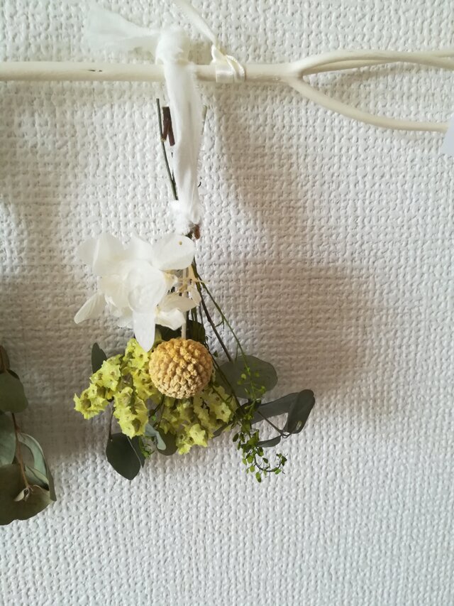 ミニリースと吊るすミニブーケの壁飾り(リース プリザーブドフラワー