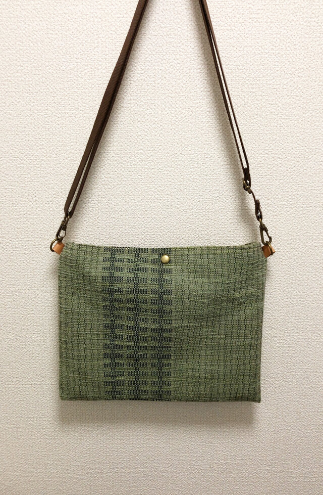 裂き織り　薄抹茶色のフラットなポシェット（送料無料）