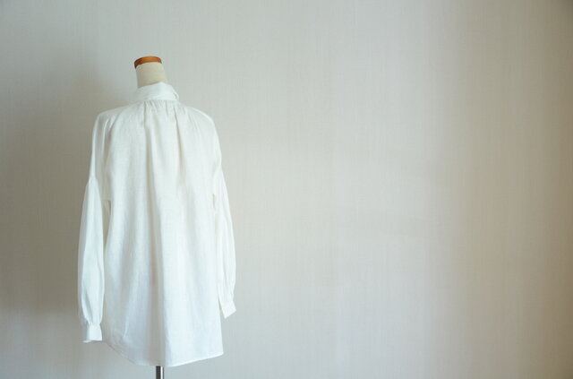 ハンドメイド作家　リネン　pocchiフードプルオーバー オフ白 kapoc 3rd. / hand made linen｜割烹着kapoc（カポック）公式