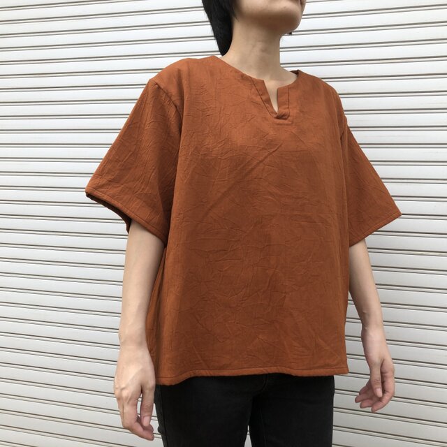 男女とも使える”コットン100%”高級感あるメンズTシャツ(テラコッタ・半袖)の画像1枚目