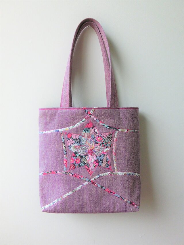 花紋のトートバッグの画像1枚目