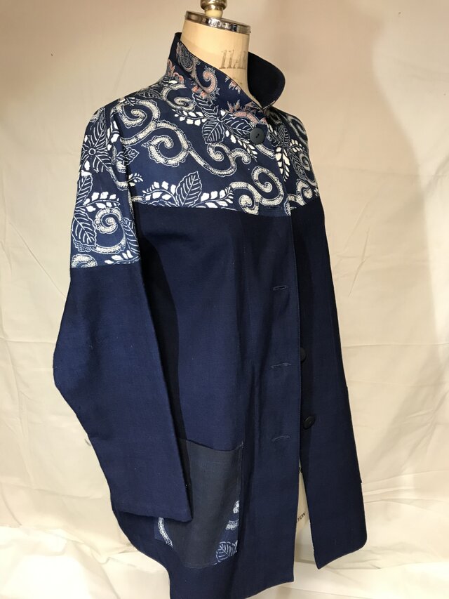 【古布リメイク】 藍（あい）染と唐草型染めのレディース木綿ジャケット