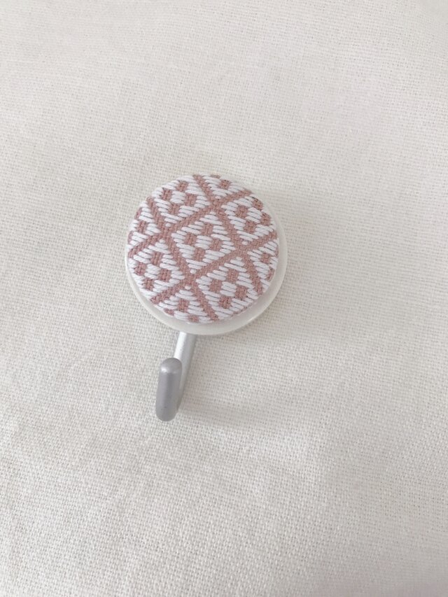 こぎん刺しのマグネットフック 小〈うろこ形〉の画像1枚目