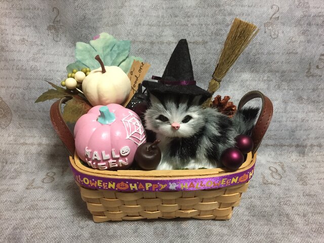 2020猫ちゃんのハロウィンかごアレンジ M パープル系の画像1枚目