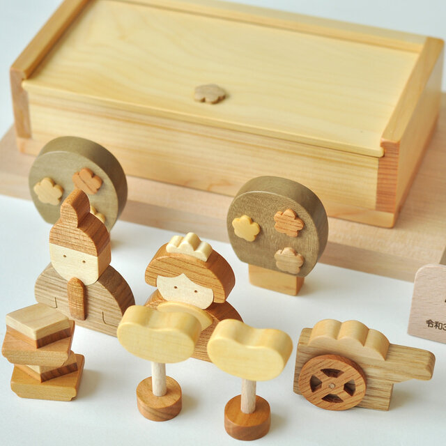 木製ひな人形☆日本の美しい木材を使ったコンパクトな雛人形