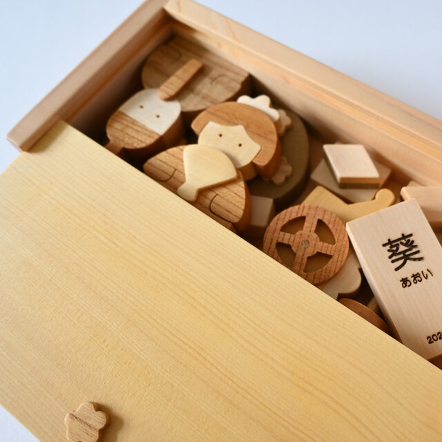 木製ひな人形☆日本の美しい木材を使ったコンパクトな雛人形