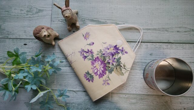 送料無料✴紫のお花と英字が大人可愛いマスクケースです✴の画像1枚目